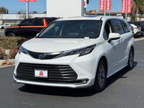 2022 Toyota Sienna XLE