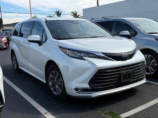 2022 Toyota Sienna XLE