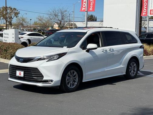 2022 Toyota Sienna XLE