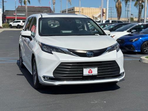 2022 Toyota Sienna XLE