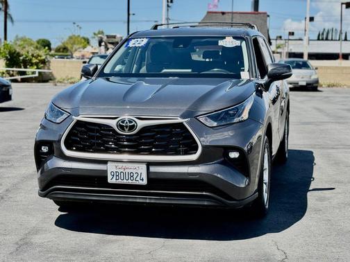 Magnetic Gray Metallic 2022 Toyota Highlander LE