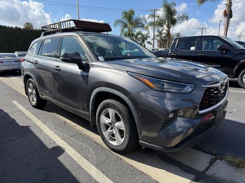 Magnetic Gray Metallic 2022 Toyota Highlander LE