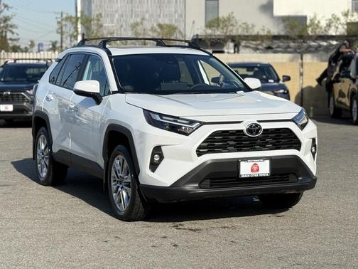 2025 Toyota RAV4 XLE Premium
