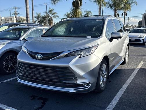 2023 Toyota Sienna Limited