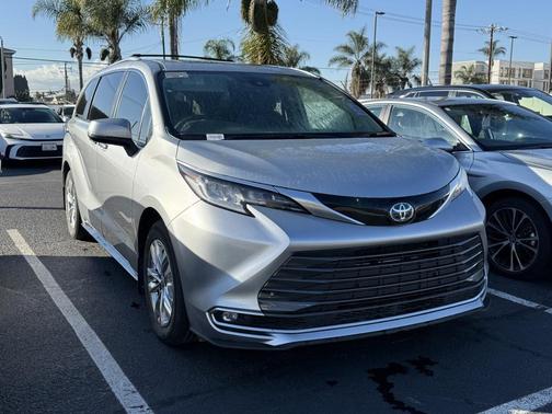 2023 Toyota Sienna Limited