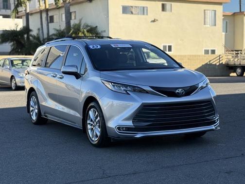2023 Toyota Sienna Limited