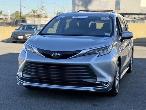 2023 Toyota Sienna Limited