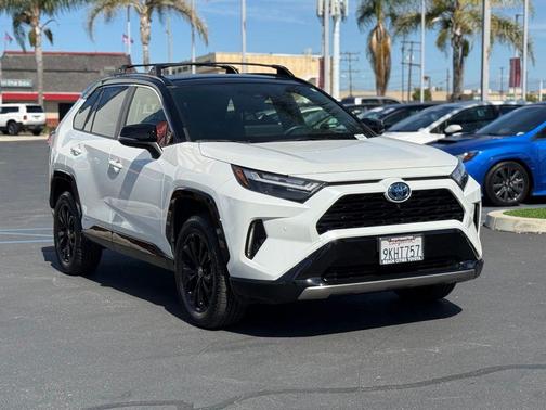 2024 Toyota RAV4 Hybrid SE