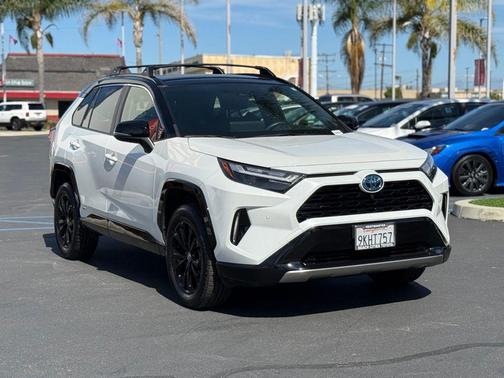 2024 Toyota RAV4 Hybrid SE