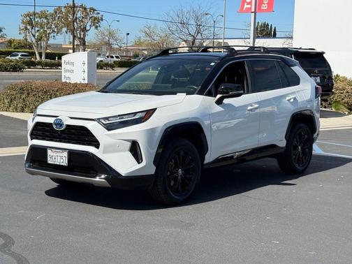 2024 Toyota RAV4 Hybrid SE