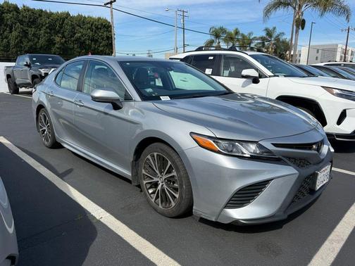 2020 Toyota Camry SE