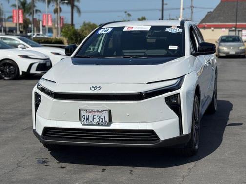 Pearl 2026 Toyota bZ XLE