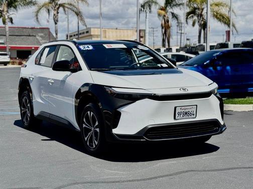 Wind Chill Pearl 2024 Toyota bZ4X XLE