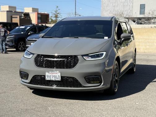 2023 Chrysler Pacifica Hybrid Touring L