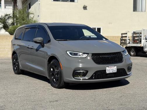 2023 Chrysler Pacifica Hybrid Touring L