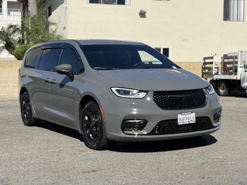 2023 Chrysler Pacifica Hybrid Touring L
