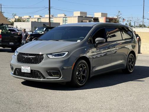 2023 Chrysler Pacifica Hybrid Touring L