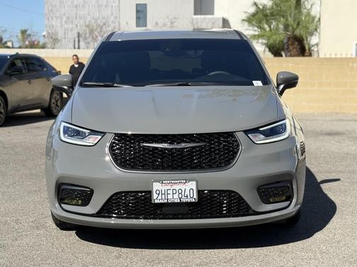 2023 Chrysler Pacifica Hybrid Touring L