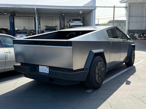 2024 Tesla Cybertruck Cyberbeast