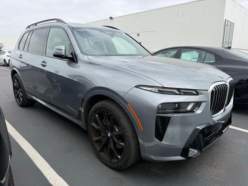 Gray Metallic 2024 BMW X7 xDrive40i