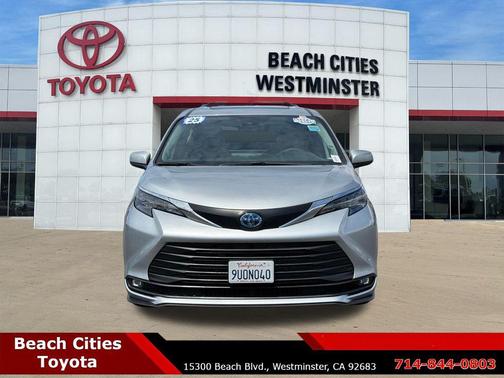 Celestial Silver Metallic 2025 Toyota Sienna XLE