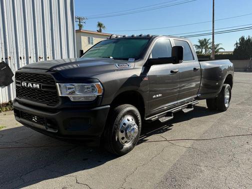 2020 RAM 3500 Tradesman Crew Cab 4x4 8' Box