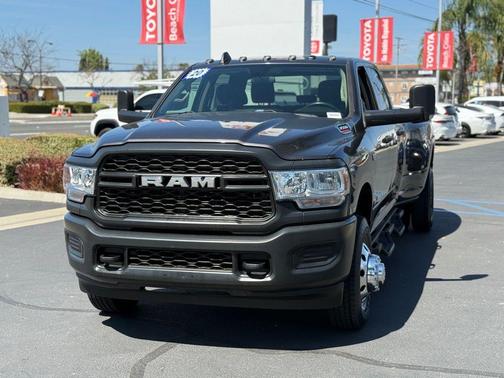 Granite Crystal Metallic Clearcoat 2020 RAM 3500 Tradesman Crew Cab 4x4 8' Box