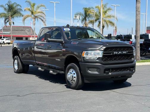Granite Crystal Metallic Clearcoat 2020 RAM 3500 Tradesman Crew Cab 4x4 8' Box