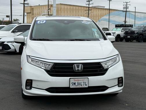 Platinum White Pearl 2024 Honda Odyssey Elite