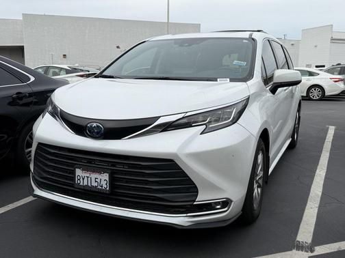 2022 Toyota Sienna XLE