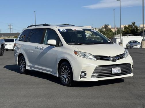 2019 Toyota Sienna XLE
