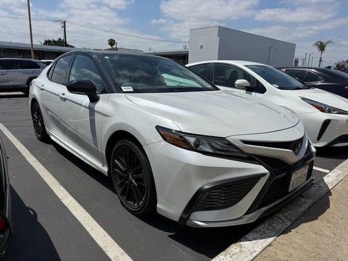 Wind Chill Pearl/Midnight Black Metallic 2023 Toyota Camry XSE