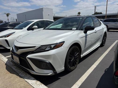 Wind Chill Pearl/Midnight Black Metallic 2023 Toyota Camry XSE