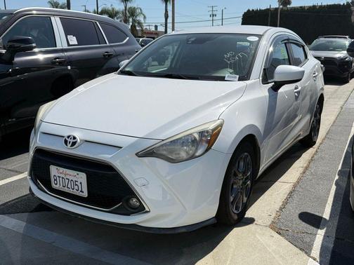 Frost 2019 Toyota Yaris Sedan LE