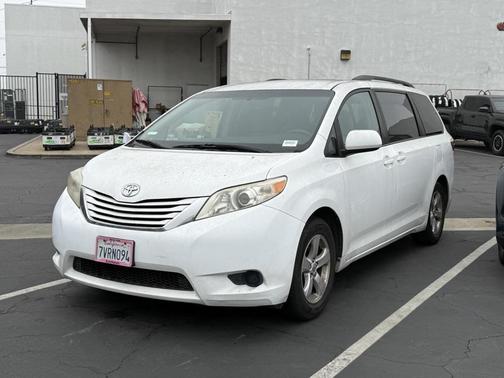 2017 Toyota Sienna LE