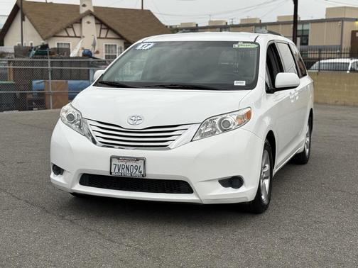 2017 Toyota Sienna LE