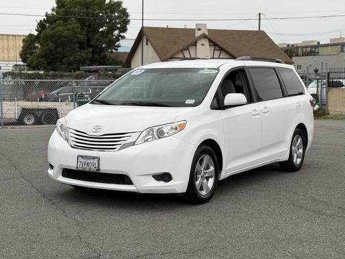 2017 Toyota Sienna LE