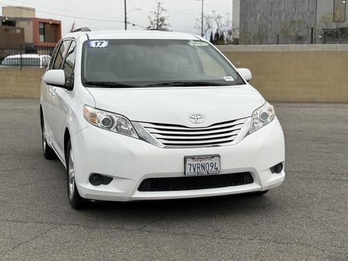 2017 Toyota Sienna LE