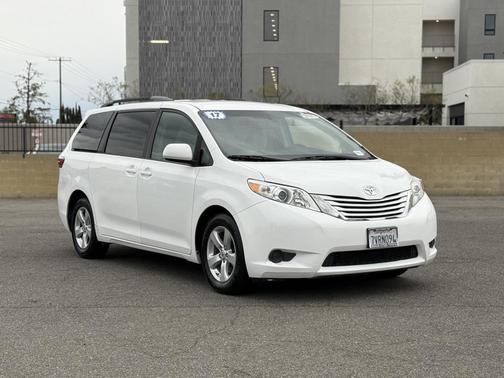 2017 Toyota Sienna LE