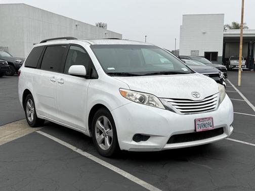 2017 Toyota Sienna LE