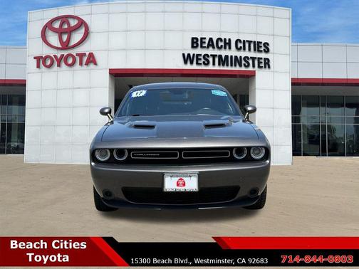 Granite Pearlcoat 2017 Dodge Challenger SXT