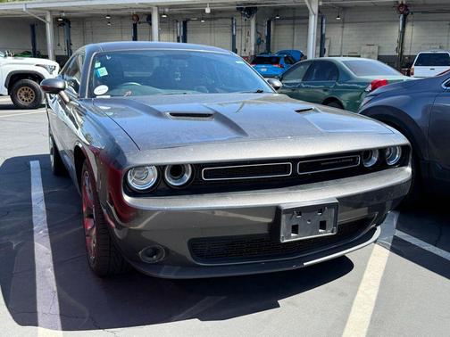 Granite Pearlcoat 2017 Dodge Challenger SXT