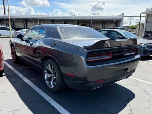 Granite Pearlcoat 2017 Dodge Challenger SXT