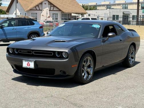 Granite Pearlcoat 2017 Dodge Challenger SXT