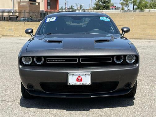 Granite Pearlcoat 2017 Dodge Challenger SXT