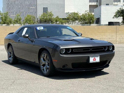 Granite Pearlcoat 2017 Dodge Challenger SXT