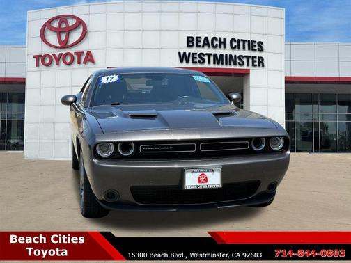 Granite Pearlcoat 2017 Dodge Challenger SXT
