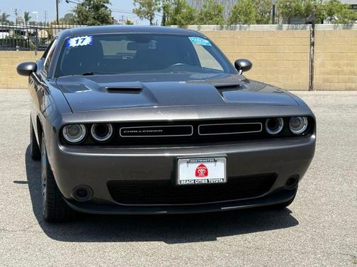 Granite Pearlcoat 2017 Dodge Challenger SXT
