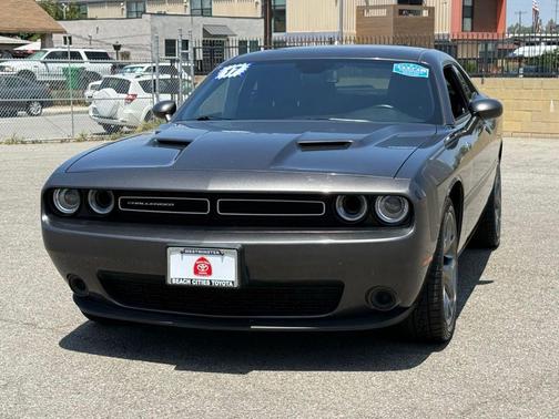 Granite Pearlcoat 2017 Dodge Challenger SXT