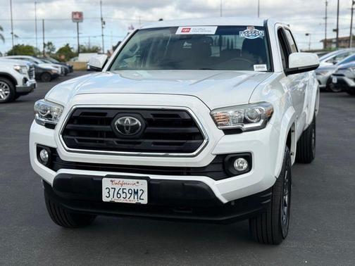 Super White 2018 Toyota Tacoma SR5